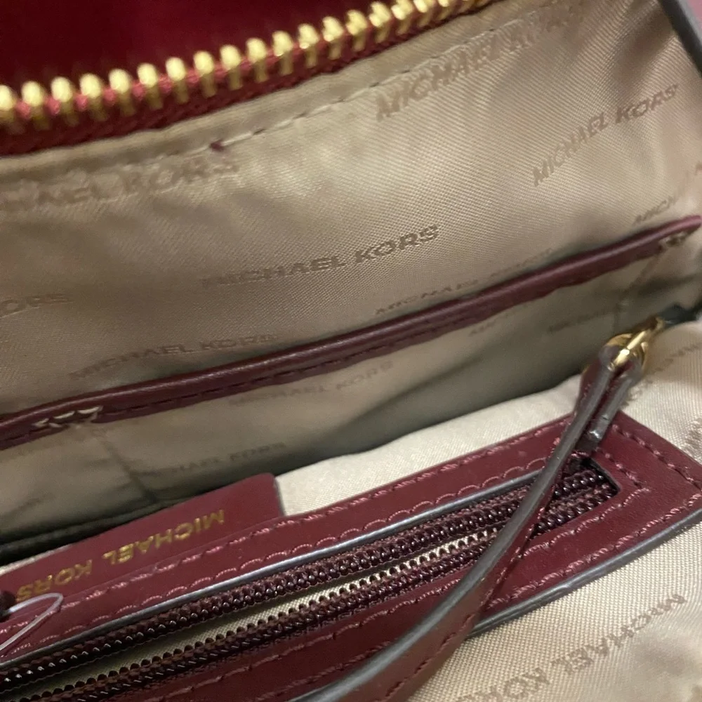 Michael Kors Mercer Gallery Satchel • Large • Reinforced Corners • Center Zip • - Picture 7 of 15